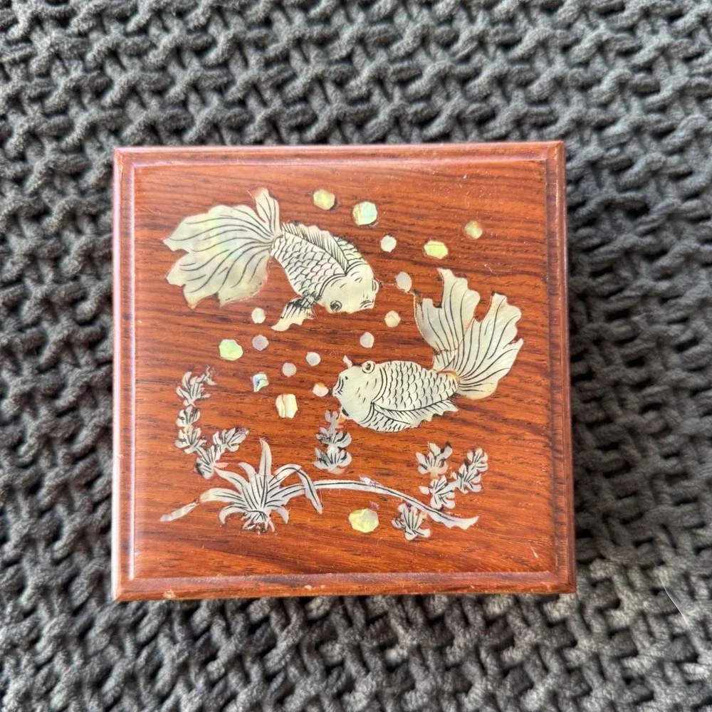 Vintage Chinese Trinket Box Mother of Pearl Inlay Rosewood Koi Fish Jewelry 3.5